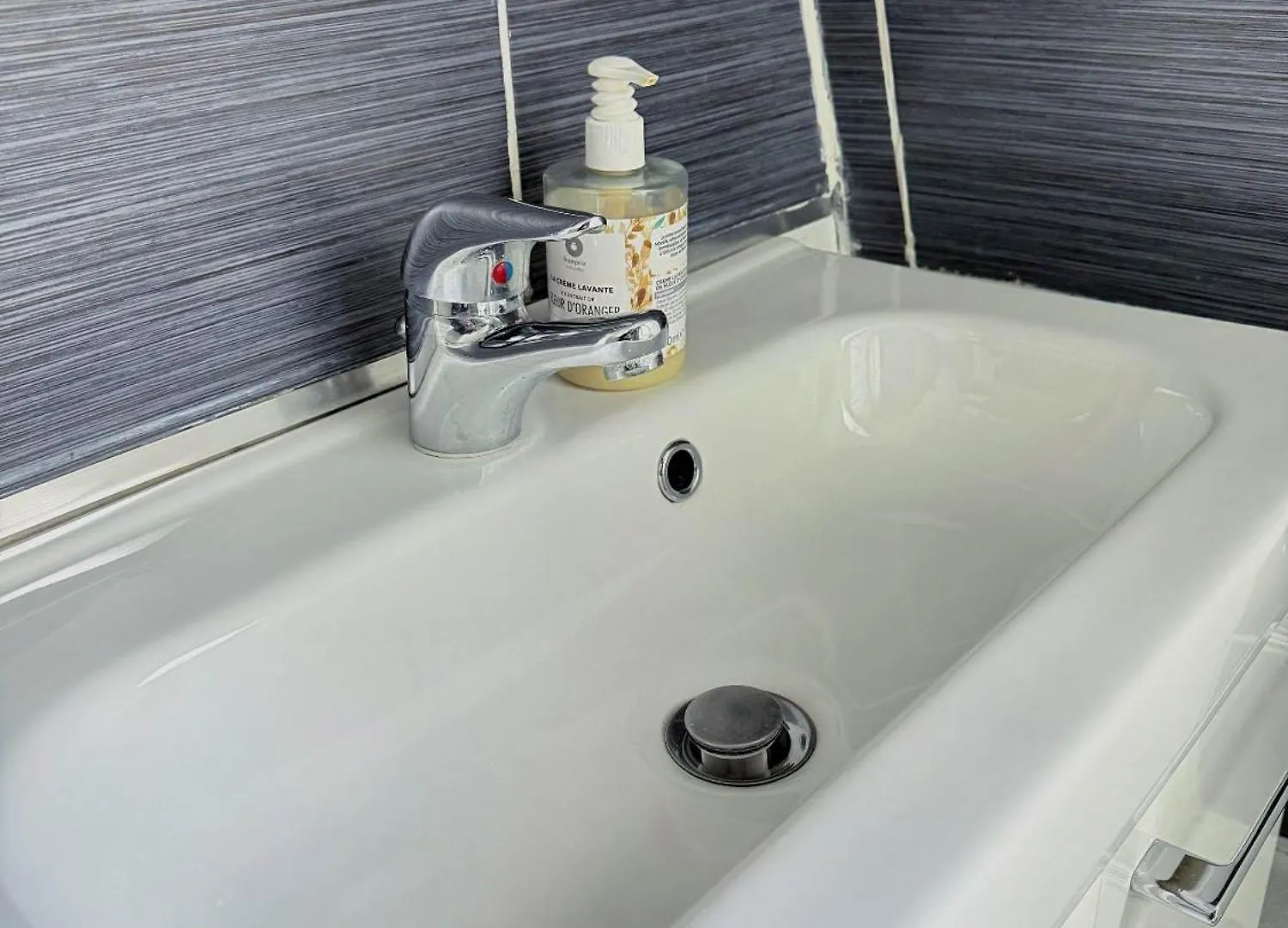 Modern Studio Near Place De La Bastille Voltaire Paris France
